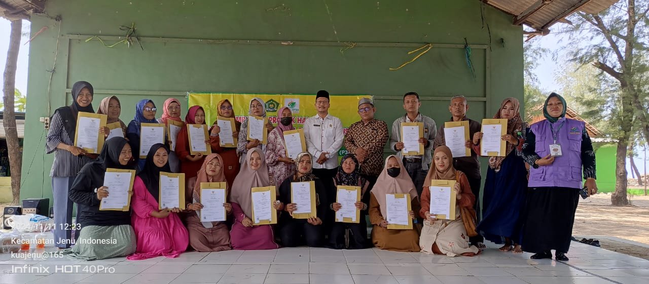 Penyerahan Sertifikat Halal Gratis di Kantin SMP Negeri 3 Tuban